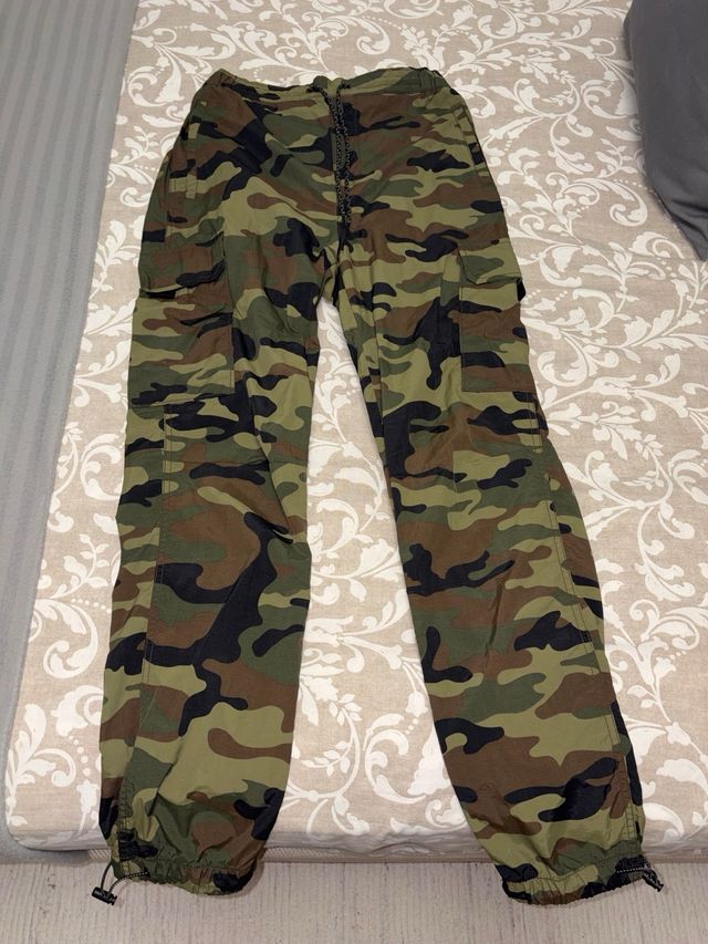 Pantalón cargo camuflaje