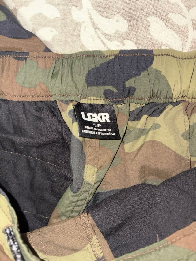 Pantalón cargo camuflaje