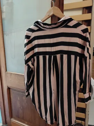 Camisa Stradivarius Rayas Rosa y Negra