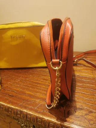 BOLSOS PEQUEÑOS ROJO Y Amarillo. Abrir fotos