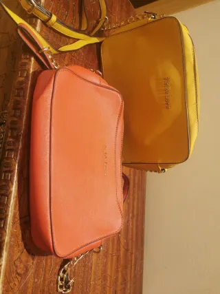 BOLSOS PEQUEÑOS ROJO Y Amarillo. Abrir fotos
