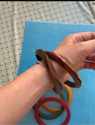 Bracciali in legno e colorati