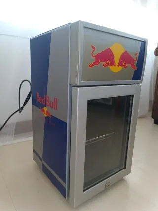 Mini nevera expositora Red Bull