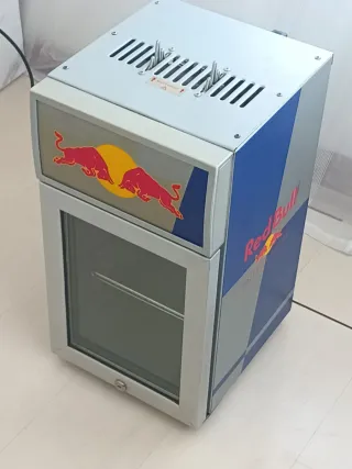 Mini nevera expositora Red Bull