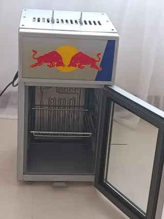 Mini nevera expositora Red Bull