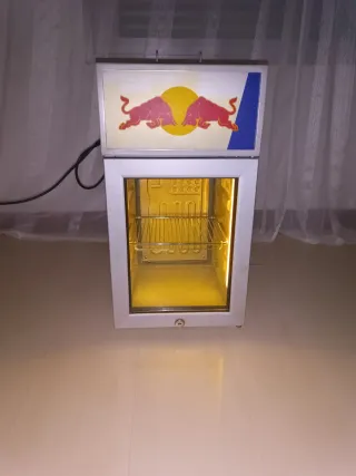 Mini nevera expositora Red Bull