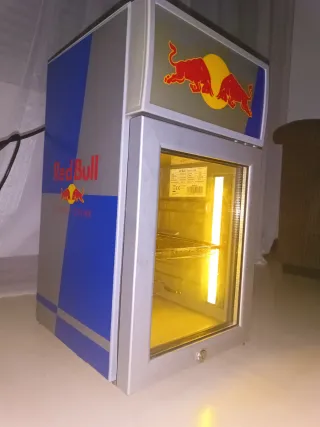 Mini nevera expositora Red Bull