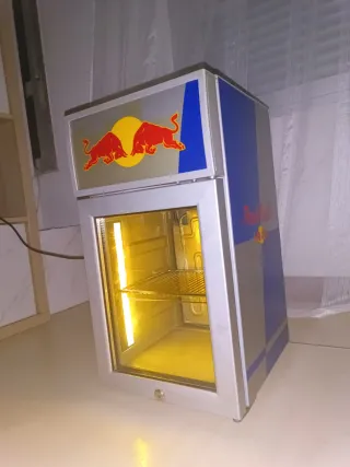 Mini nevera expositora Red Bull