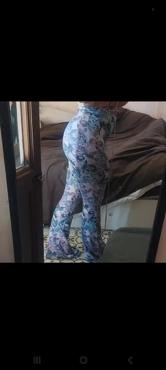 Pantalones acampanados con estampado de dragones