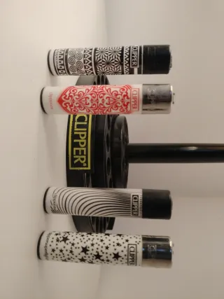 Pack 21 • Set 4 accendini Clipper design assortiti