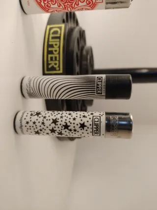 Pack 21 • Set 4 accendini Clipper design assortiti