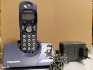 Teléfono Inalámbrico Panasonic con Base y Cargador