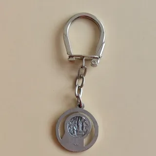 Llavero plateado con medalla de la Virgen o Madona