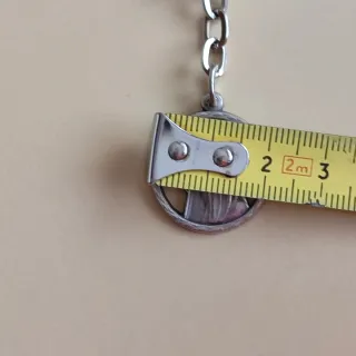 Llavero plateado con medalla de la Virgen o Madona