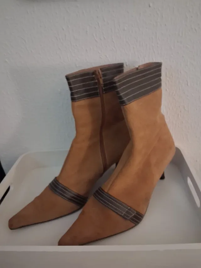 Botas de ante y piel tacón fino
