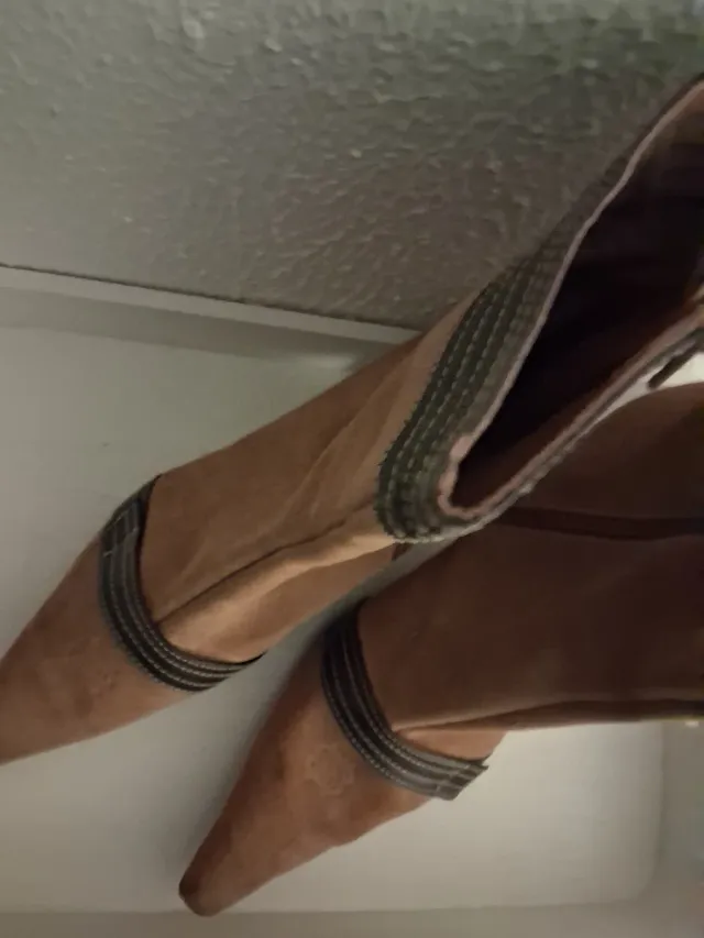 Botas de ante y piel tacón fino