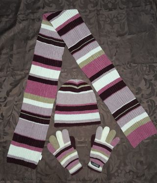 Conjunto bufanda, gorro y guantes mujer tonos rosa