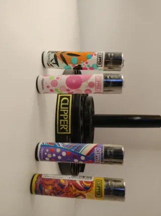 Pack 22 • Set 4 accendini Clipper design assortiti