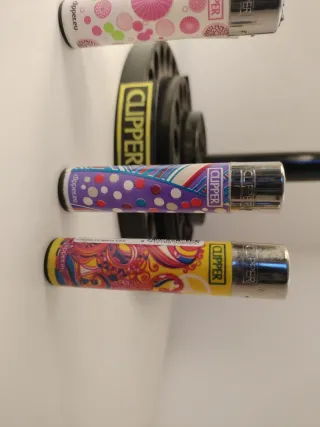 Pack 22 • Set 4 accendini Clipper design assortiti