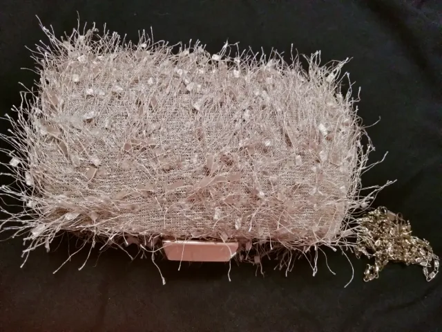 Bolso de fiesta dorado champagne con flecos