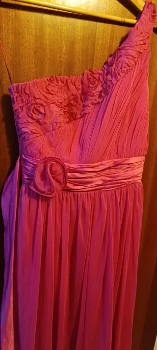 Vestido de fiesta fucsia con flores