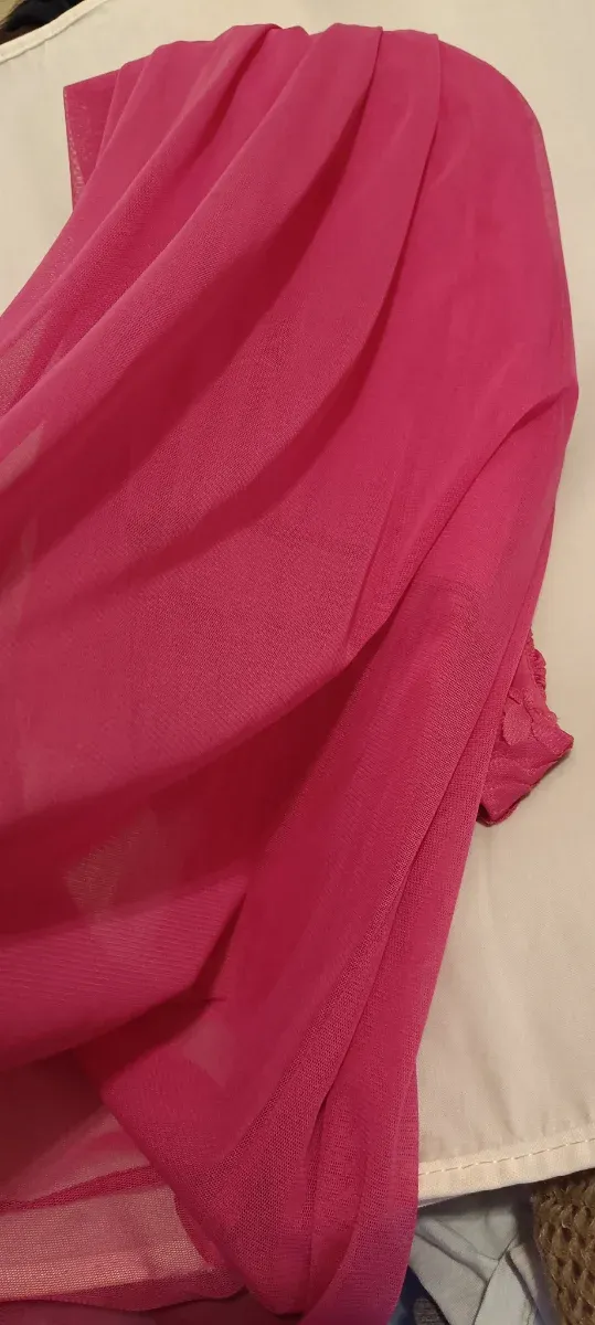 Vestido de fiesta fucsia con flores