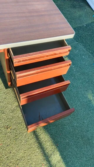 Escritorio vintage metálico