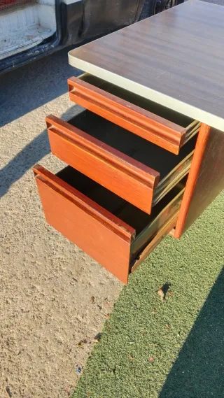 Escritorio vintage metálico