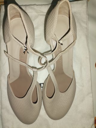 Zapatos beige tacon 39