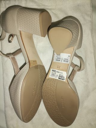 Zapatos beige tacon 39