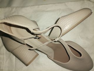 Zapatos beige tacon 39