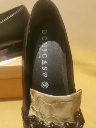 ZAPATOS DCHIC de piel. MUJER. Con cadena. Sin usar