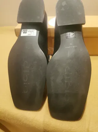 ZAPATOS DCHIC de piel. MUJER. Con cadena. Sin usar