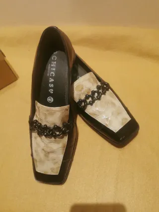 ZAPATOS DCHIC de piel. MUJER. Con cadena. Sin usar
