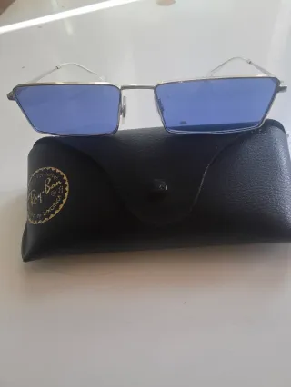 Gafas Ray-Ban plateadas y azules