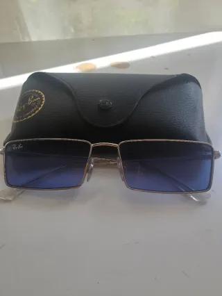Gafas Ray-Ban plateadas y azules