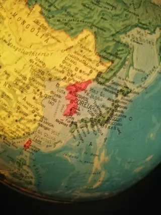 Globo Terra Antigo Iluminado