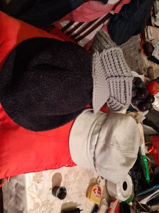 3 Sombreros Elegantes (Gris y Negro)