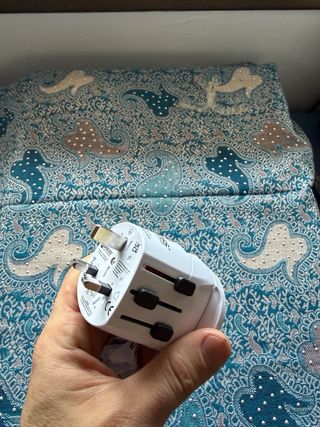 Adaptador de Enchufe Universal SKROSS