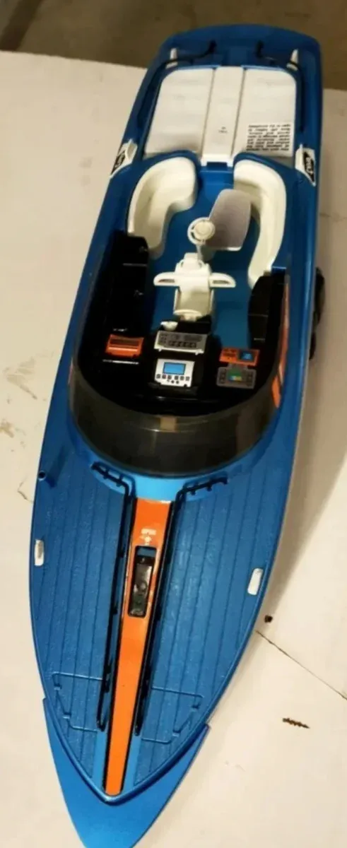 Barco de control remoto a batería