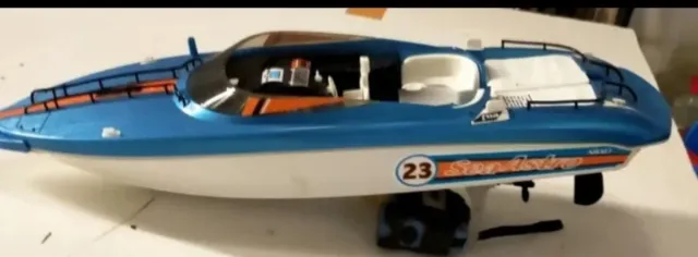 Barco de control remoto a batería