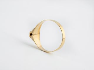 sello oro 18k con piedra con circonita