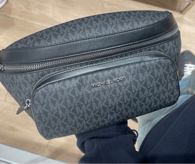 Riñonera Michael Kors Negra y Gris