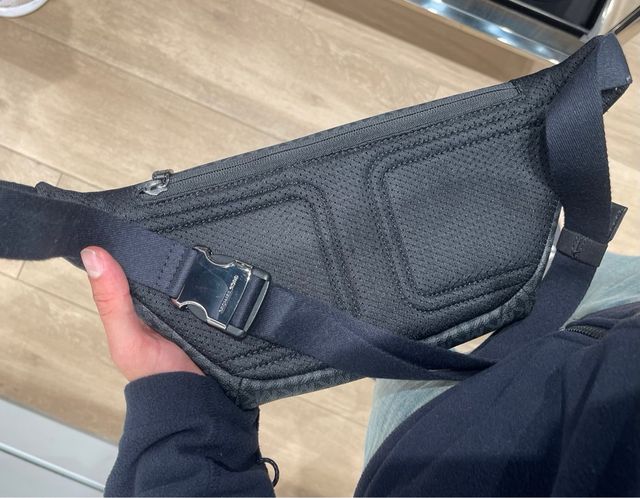 Riñonera Michael Kors Negra y Gris