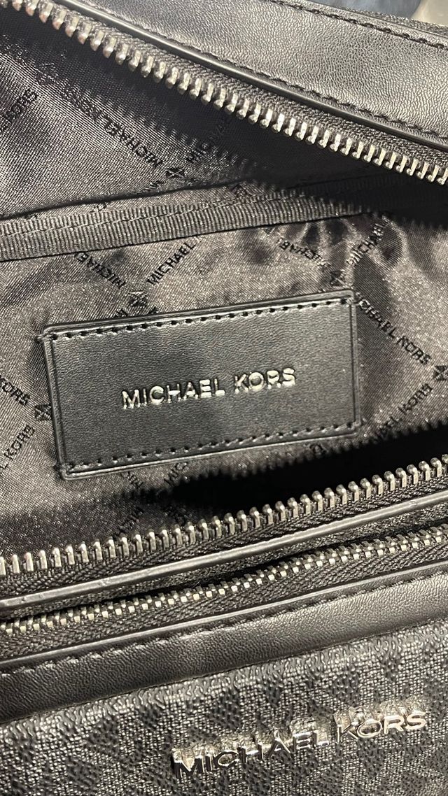 Riñonera Michael Kors Negra y Gris