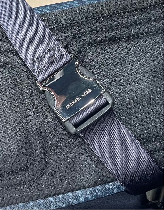 Riñonera Michael Kors Monogram Azul