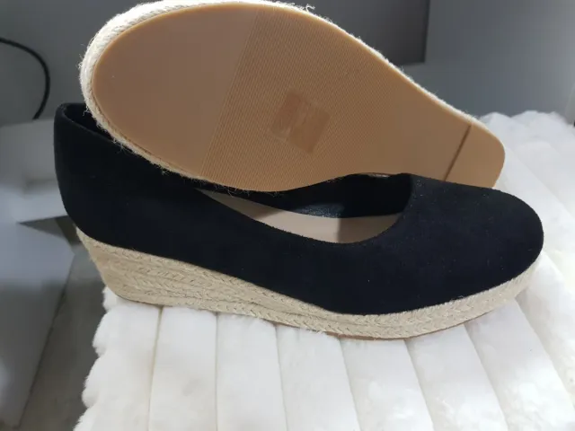 Cuñas negras y beige talla 41