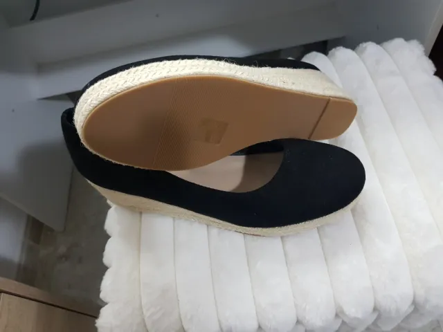 Cuñas negras y beige talla 41