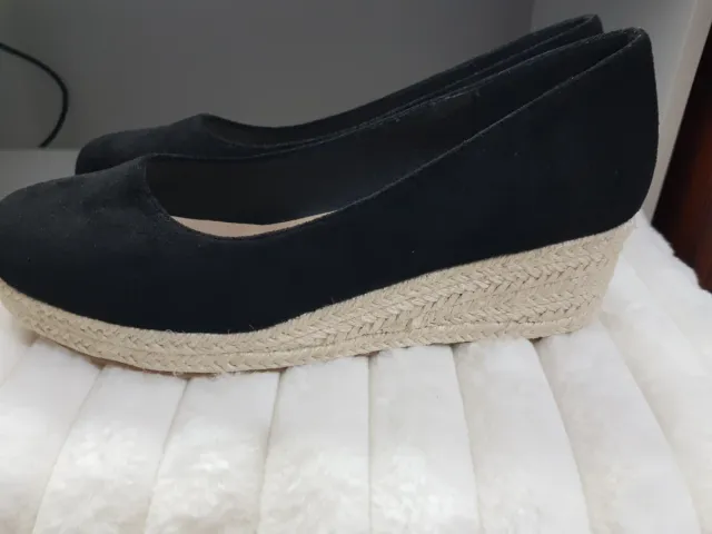 Cuñas negras y beige talla 41