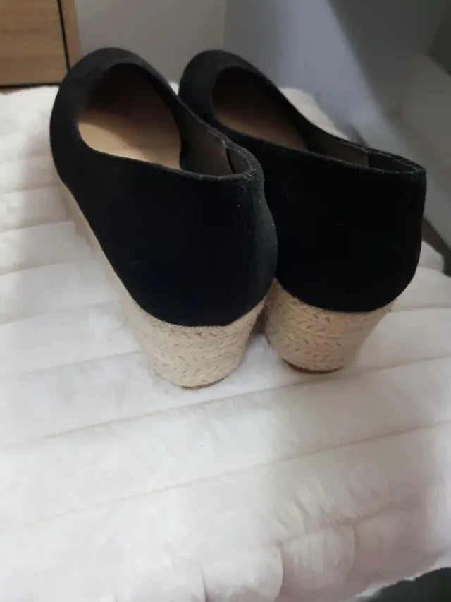 Cuñas negras y beige talla 41